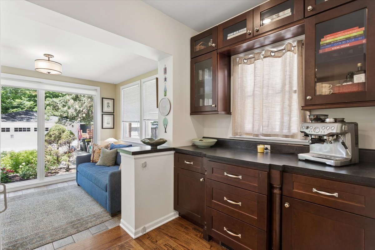496 Longcommon Road Riverside, IL 60546 - Photo 11 of 24 Gallery Image 11