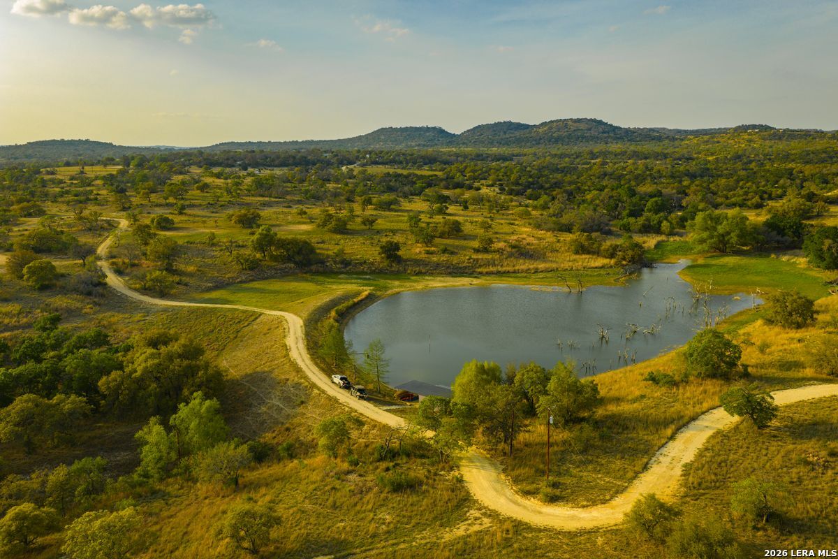 718 Ranch-to-Market 473 Comfort, TX 78013 - Photo 4 of 50