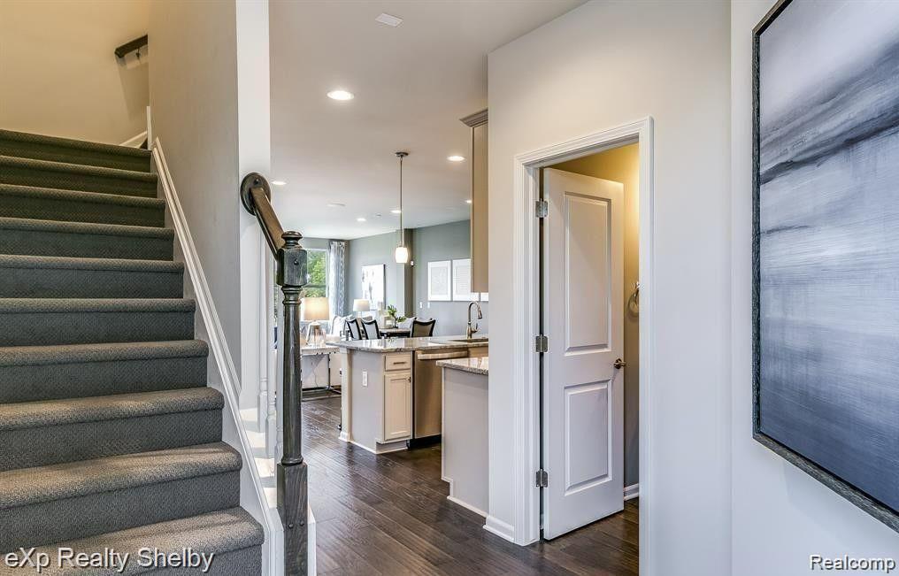 43446 Prospect Lane Novi, MI 48375 - Photo 2 of 7