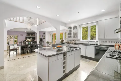 $1,500,000 | 47 Westchester View Lane, White Plains, NY 10607