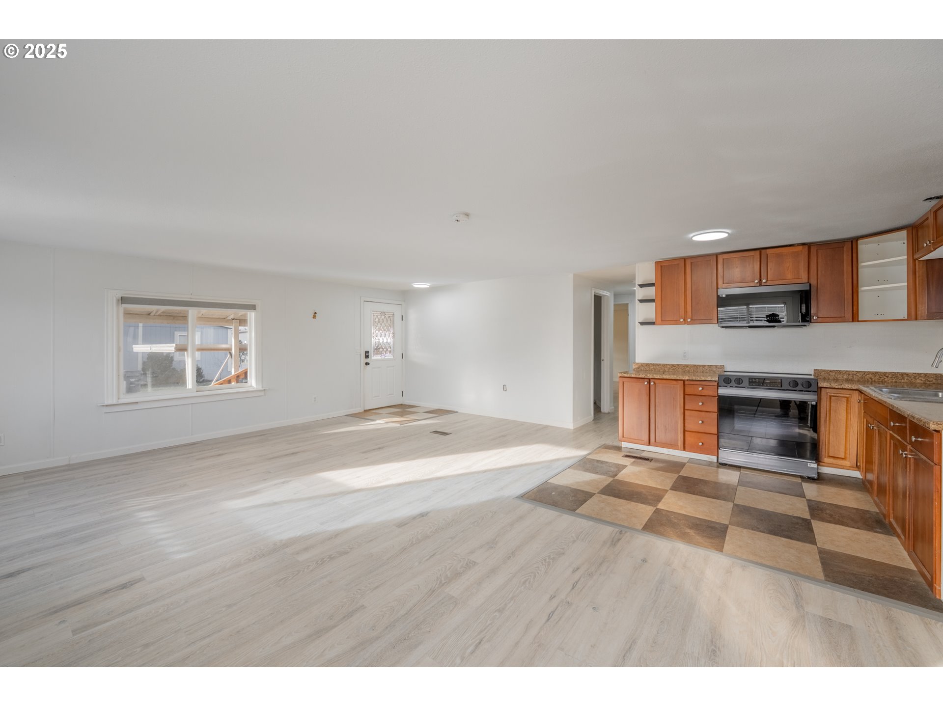 3289 Ash Street, Unit 61 Hubbard, OR 97032 - Photo 5 of 24