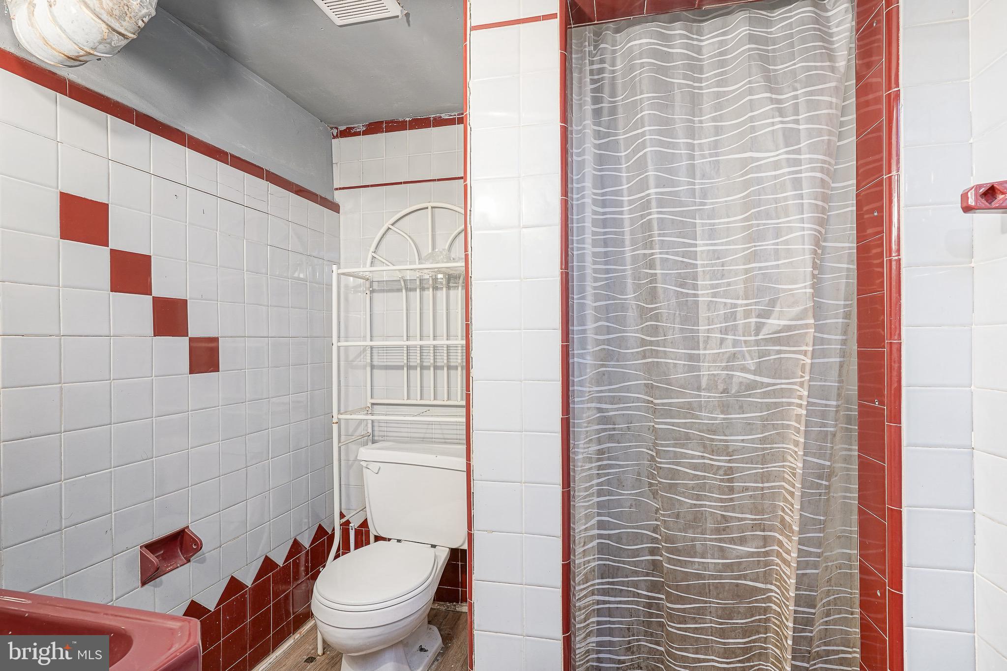 541 Randolph Street Camden, NJ 08105 - Photo 19 of 22 a bathroom with a toilet and a shower