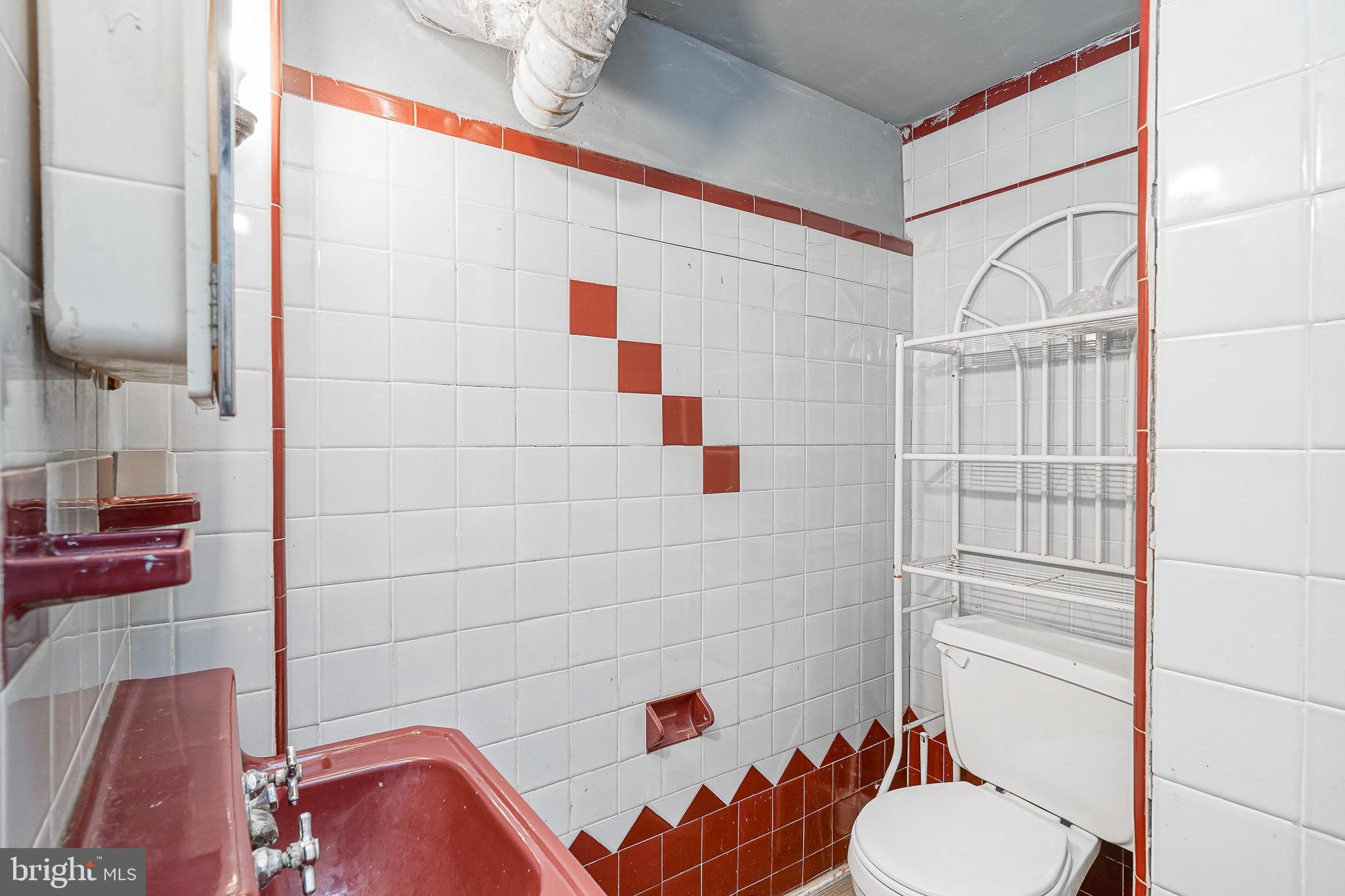 541 Randolph Street Camden, NJ 08105 - Photo 20 of 22 a bathroom with a sink toilet and shower