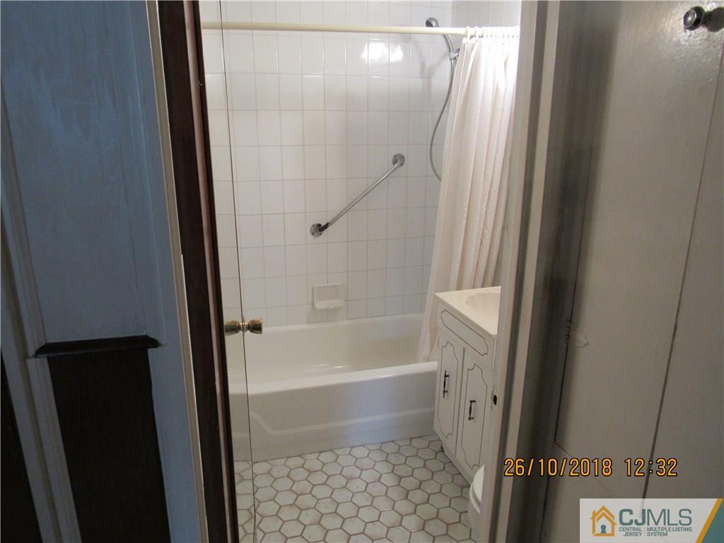 21 Halstead Road New Brunswick, NJ 08901 - Photo 7 of 22 a bathroom with a shower and a tub
