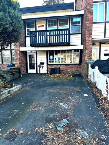a view of entryway with a front door