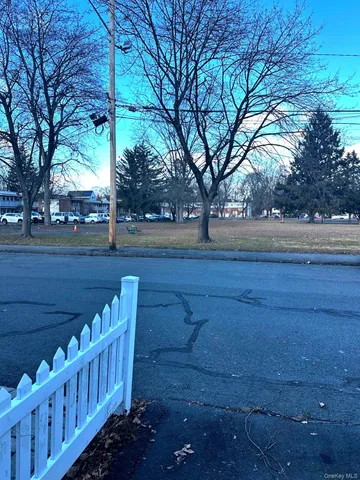 $299,900 | 166 Halgren Crescent, Haverstraw, NY 10927