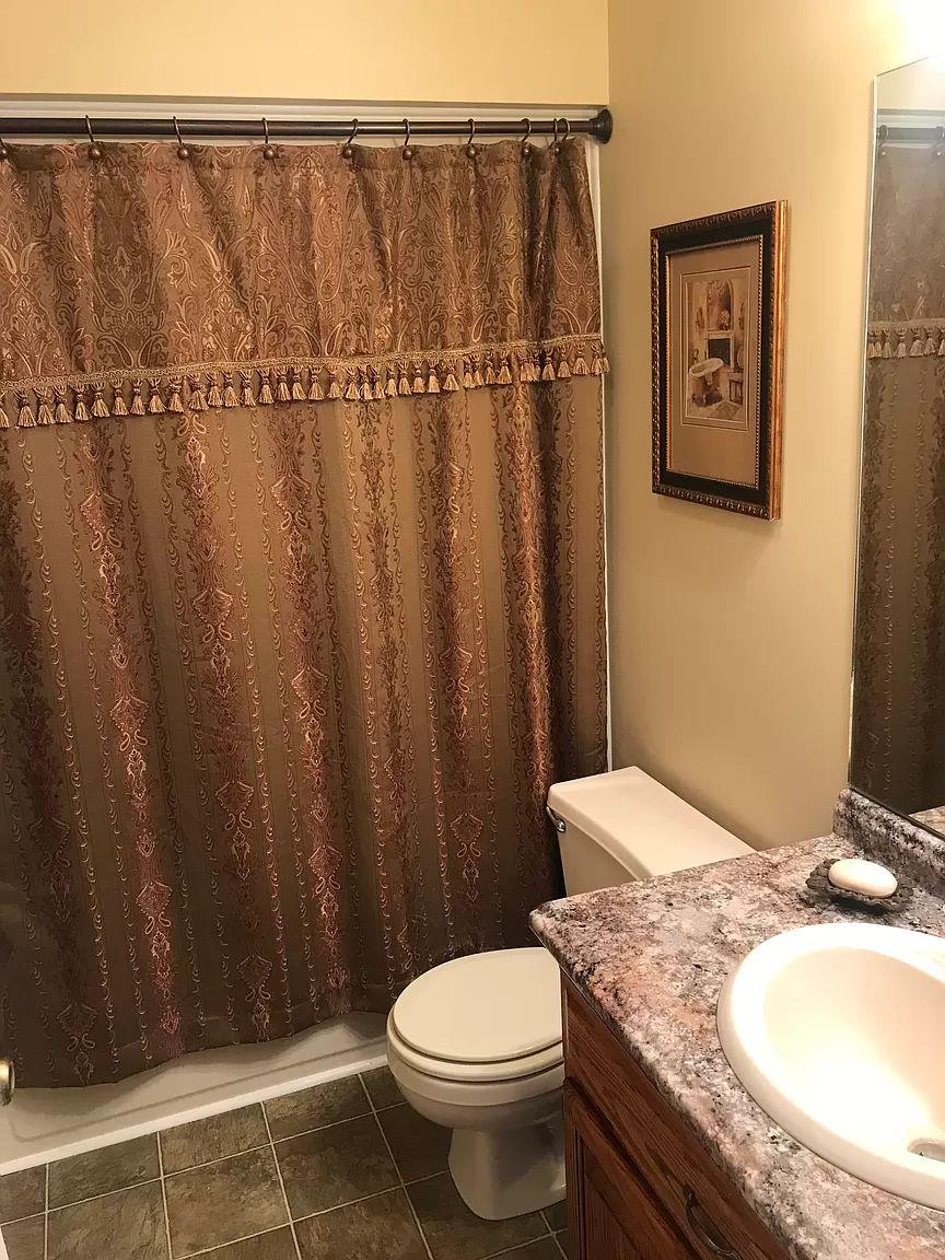 1701 Carter Road Decherd, TN 37324 - Photo 10 of 25 Spacious full bath on the main level.