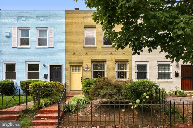 $2,900 | 1724 E Street Northeast, Washington, DC 20002