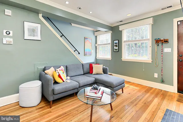 $2,900 | 1724 E Street Northeast, Washington, DC 20002