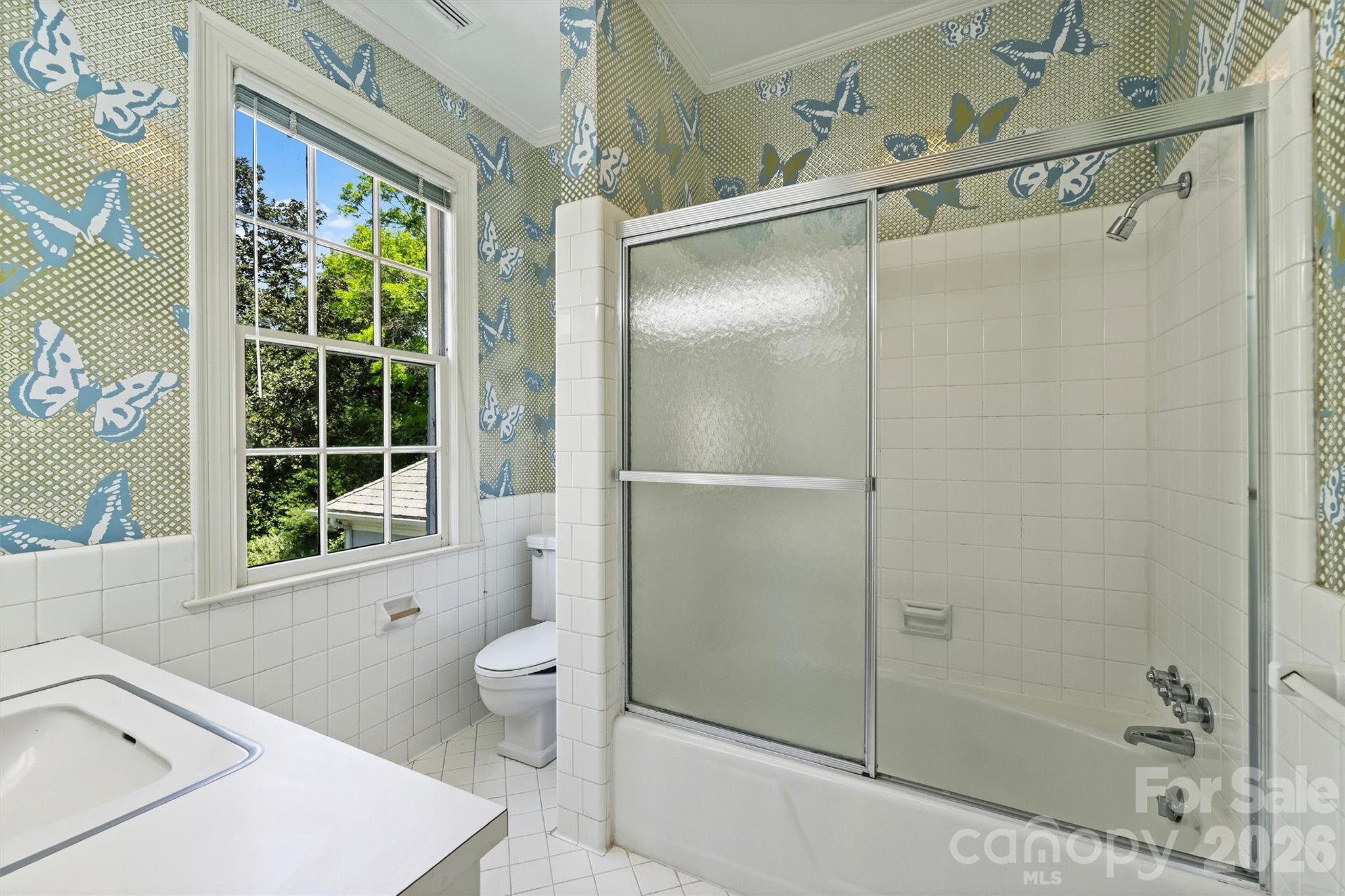 812 Ardsley Road Charlotte, NC 28207 - Photo 32 of 44 a bathroom with a shower a toilet and a window