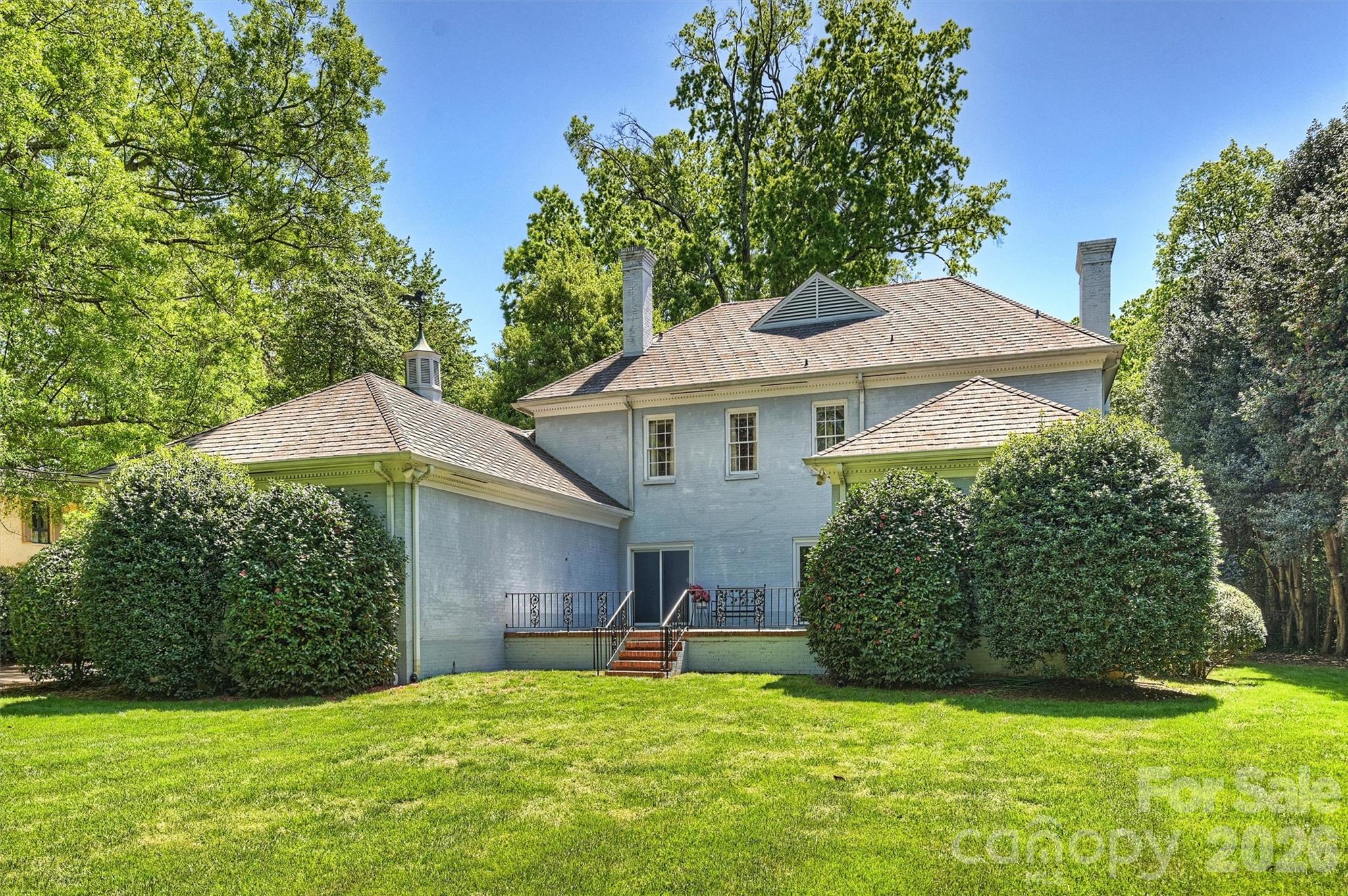 812 Ardsley Road Charlotte, NC 28207 - Photo 42 of 44 a view of a house with a yard and sitting area