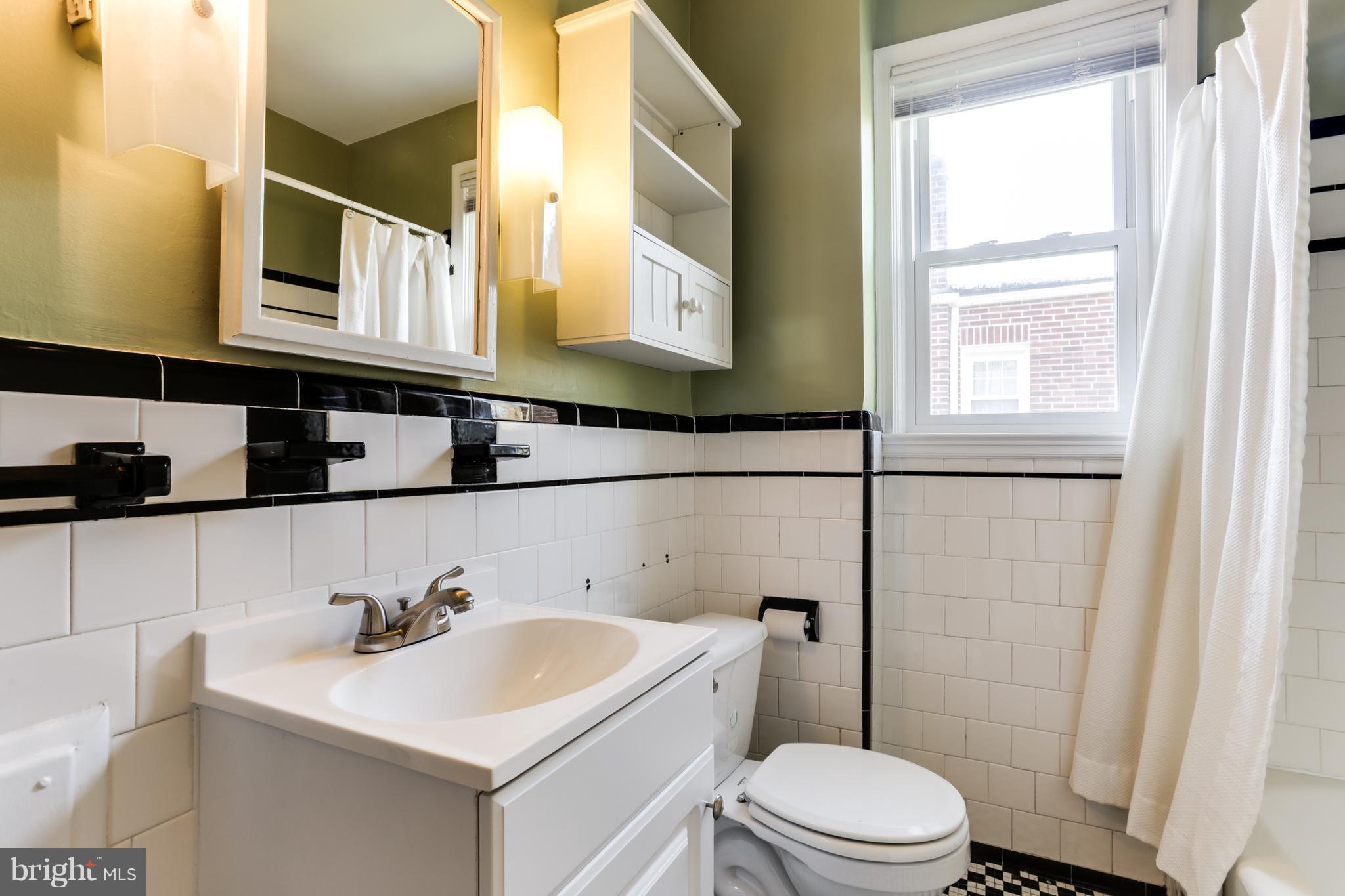 4635 Harcourt Road Baltimore, MD 21214 - Photo 14 of 23 Bath