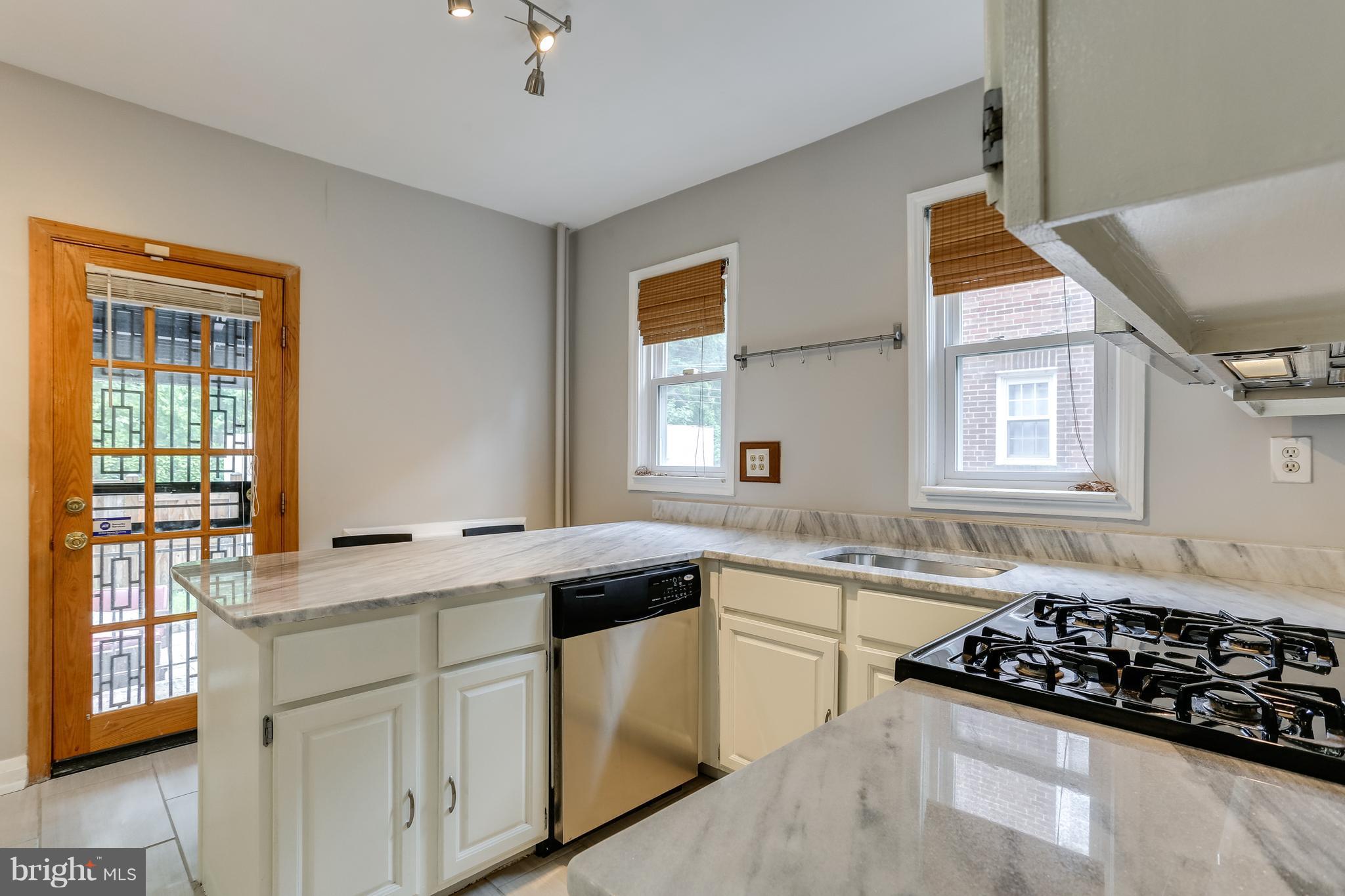 4635 Harcourt Road Baltimore, MD 21214 - Photo 5 of 23 Kitchen