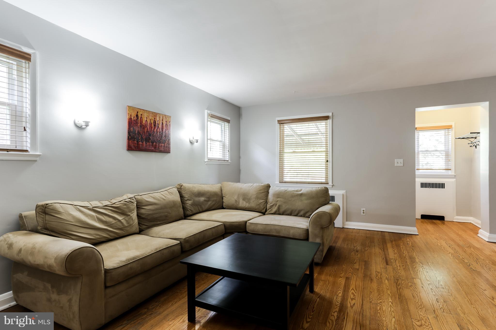4635 Harcourt Road Baltimore, MD 21214 - Photo 10 of 23 Living Room