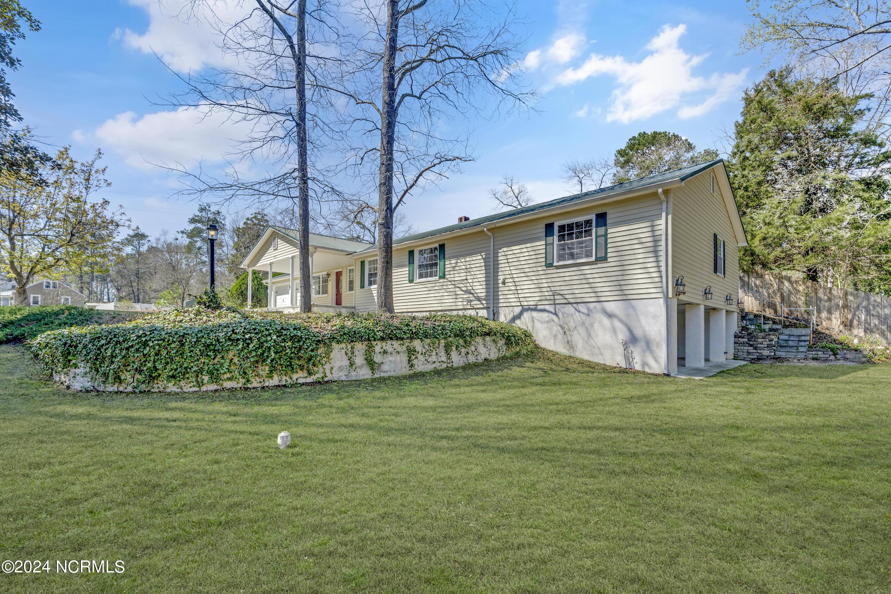 609 Roberdel Road Rockingham, NC 28379 - Photo 5 of 39 DSC07597