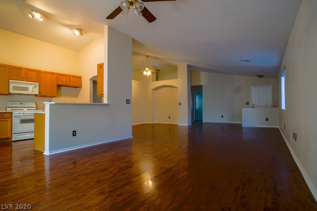 985 Ridge Path Avenue Henderson, NV 89015 - Photo 8 of 28 Gallery Image 8
