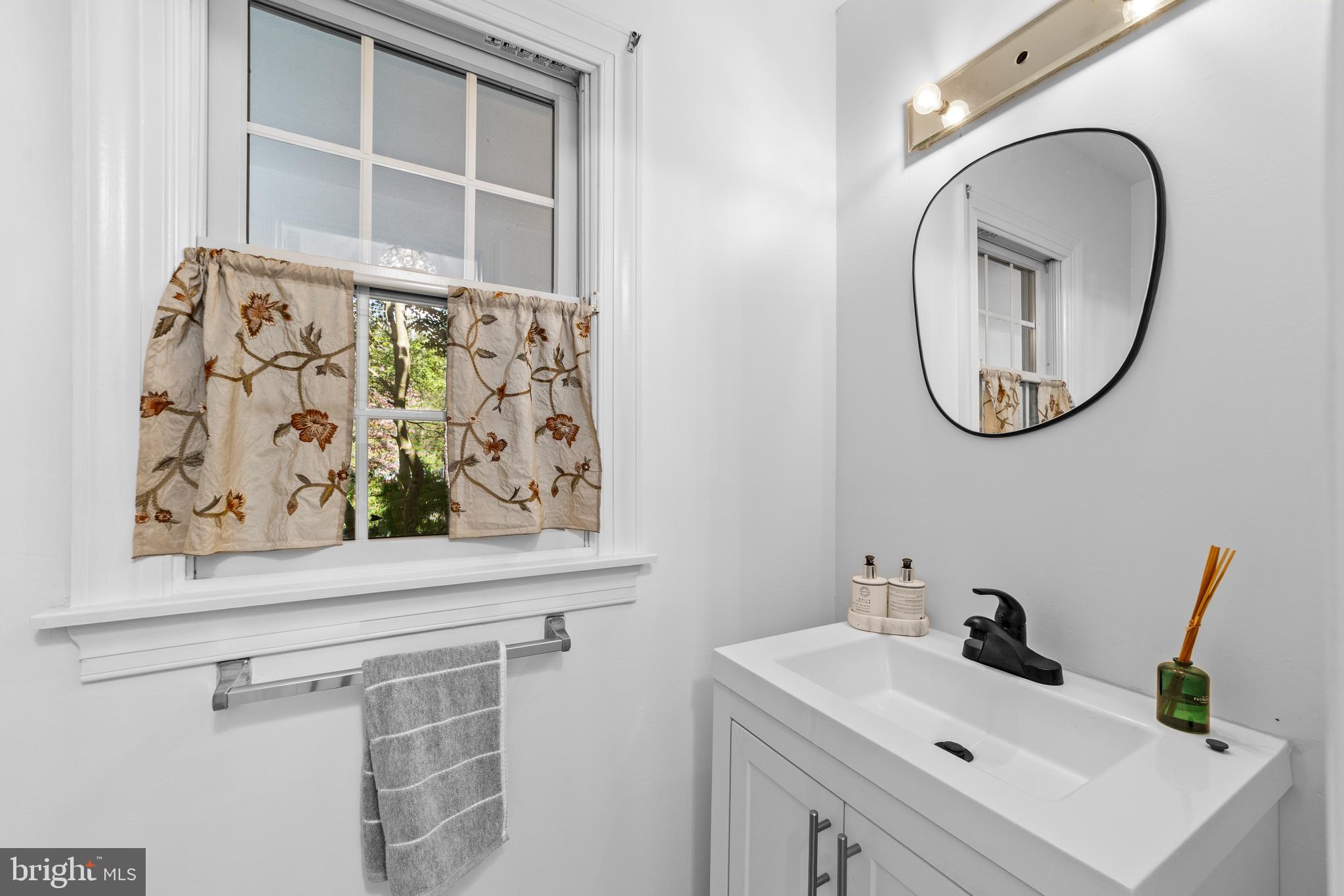 8 Locke Court Ewing, NJ 08628 - Photo 12 of 34