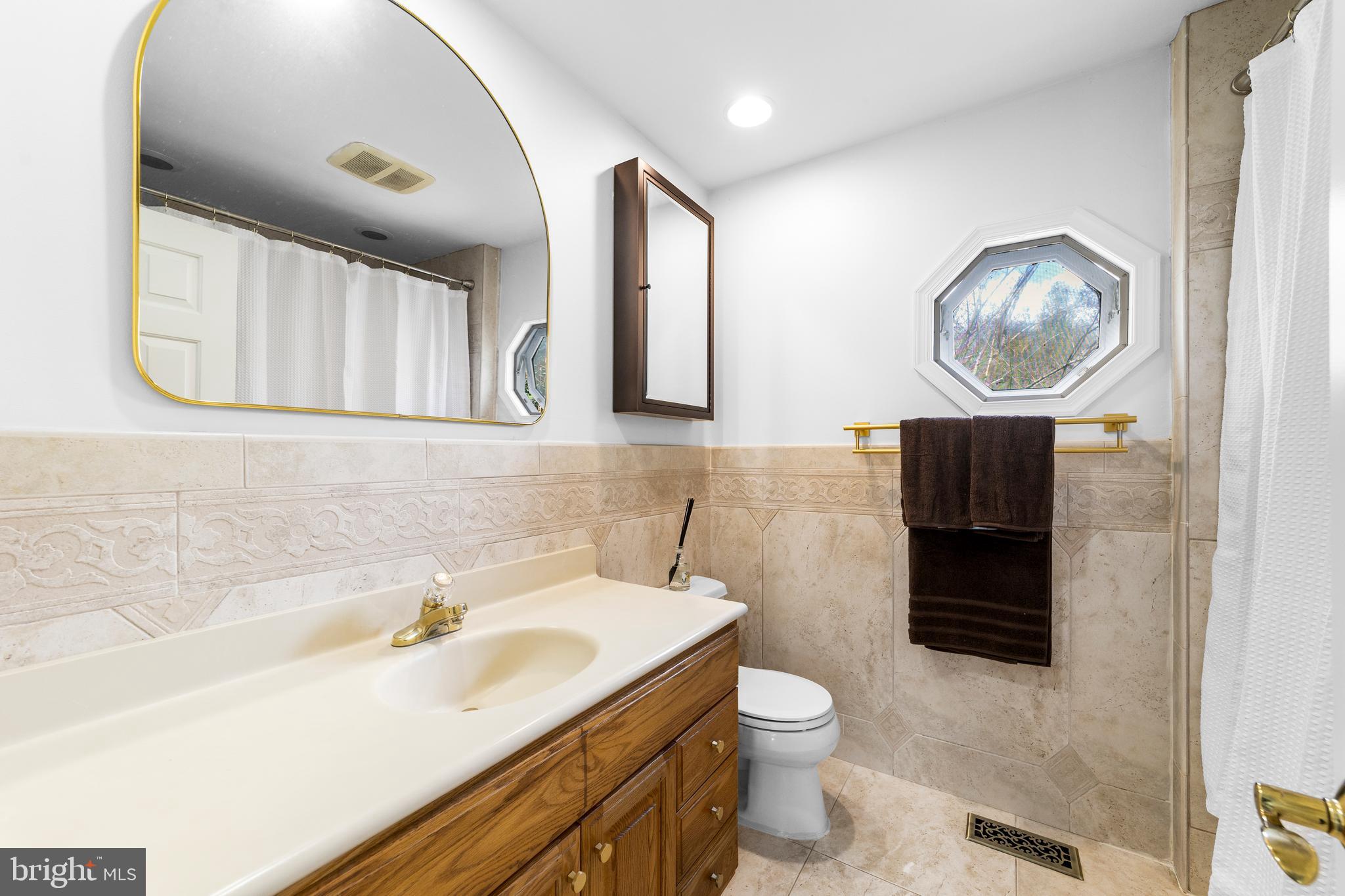 8 Locke Court Ewing, NJ 08628 - Photo 16 of 34