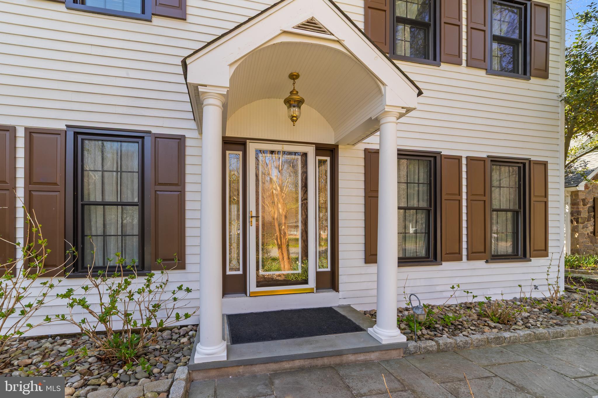 8 Locke Court Ewing, NJ 08628 - Photo 2 of 34