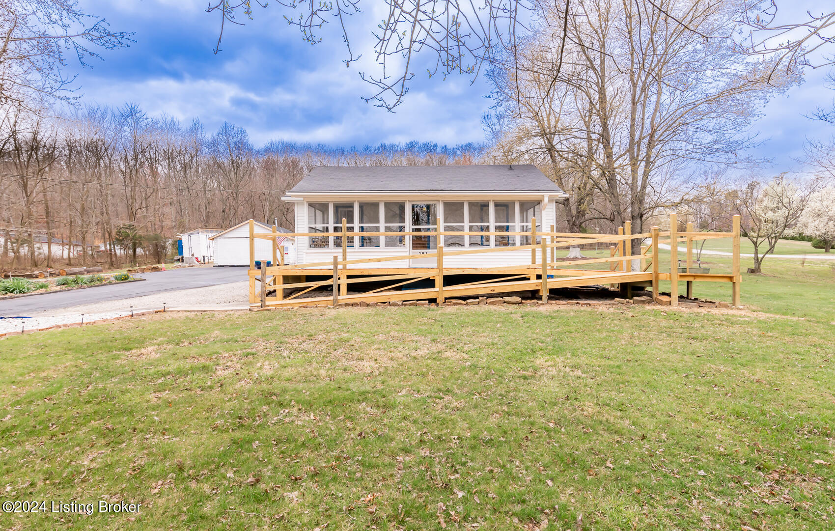 301 Coral Ridge Road Shepherdsville, KY 40165 - Photo 1 of 53 301 Coral Ridge Rd (5)