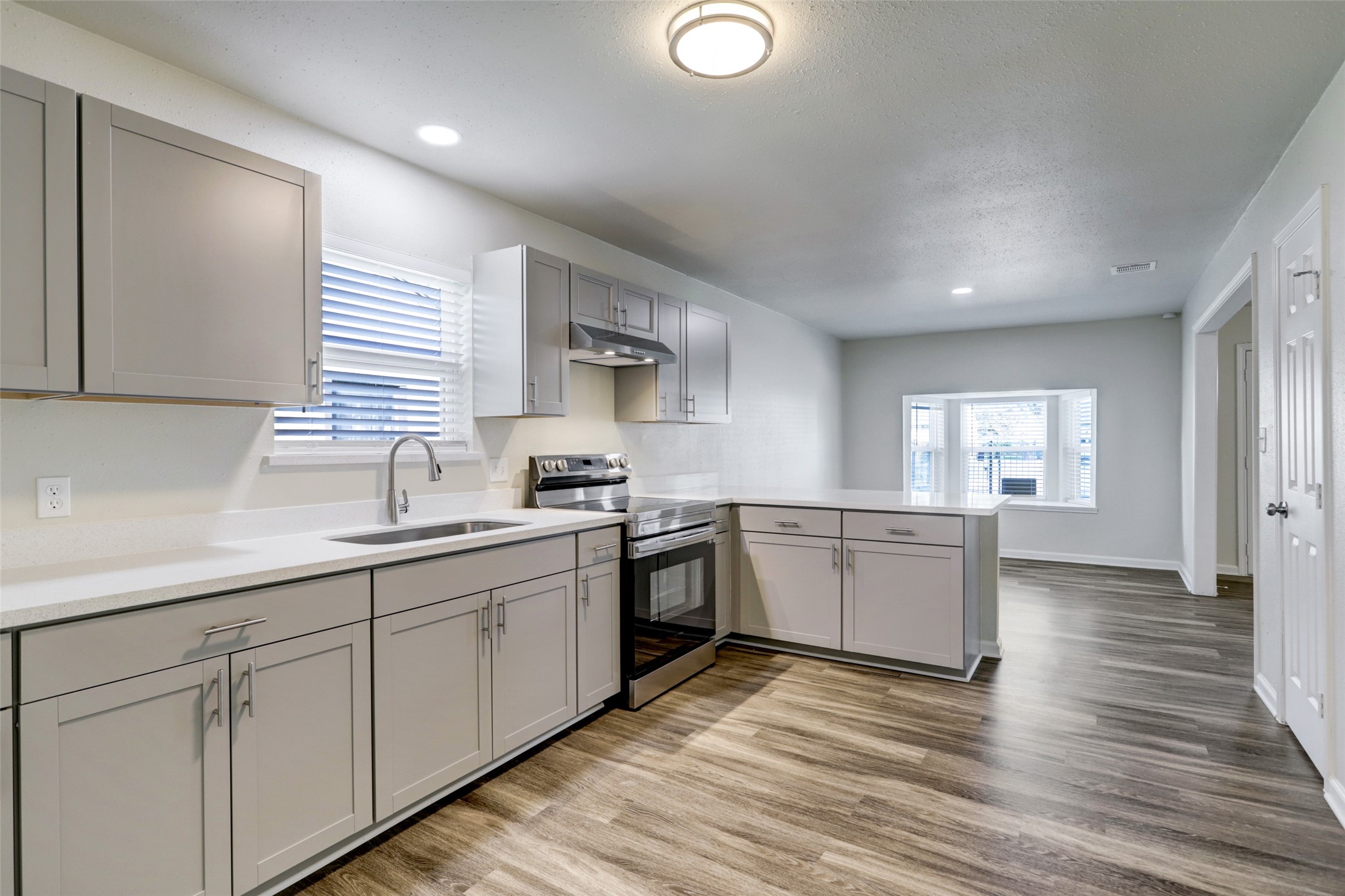 3918 Cosby Street Houston, TX 77021 - Photo 3 of 9