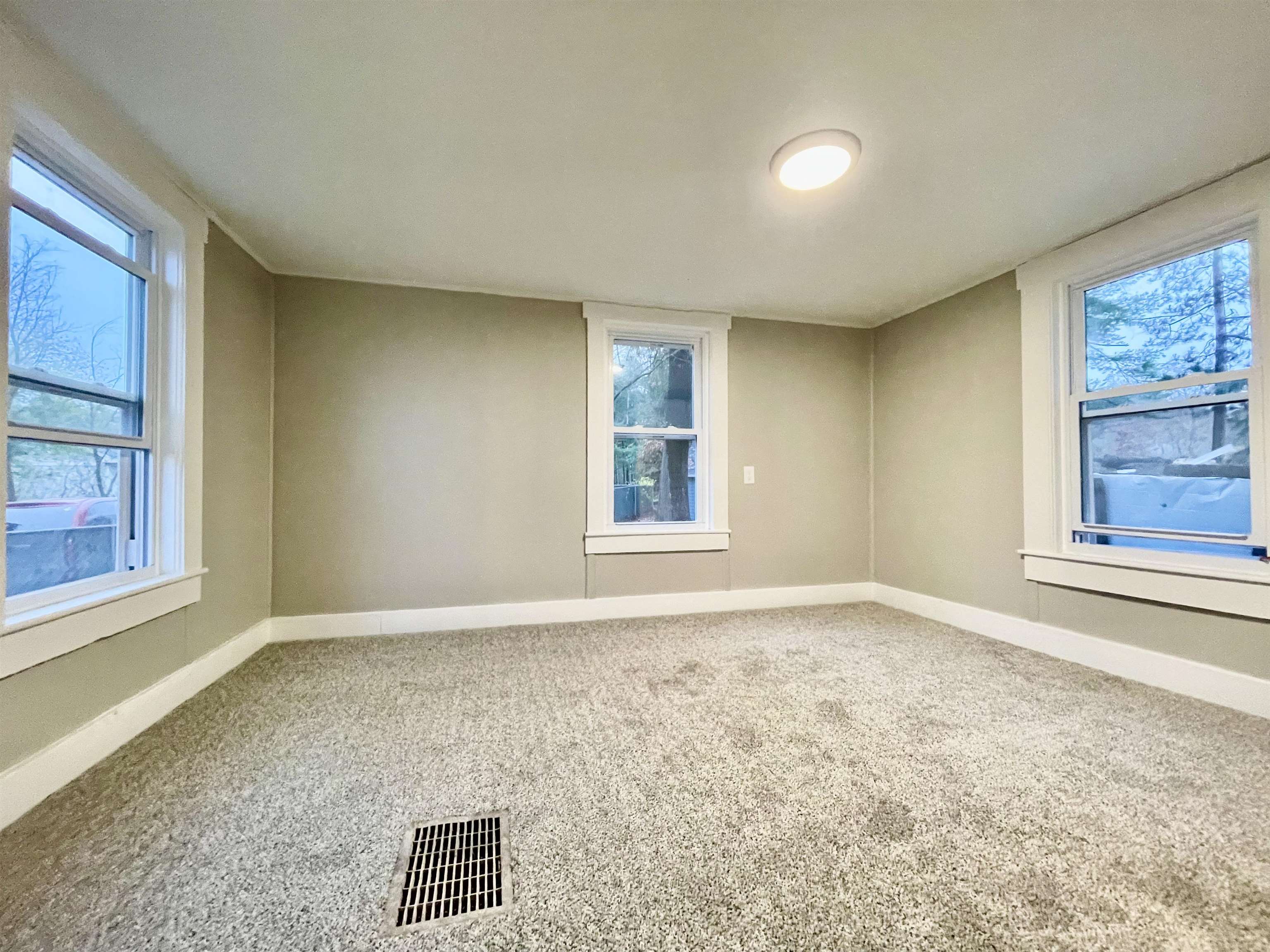 58 Airport Road Concord, NH 03301 - Photo 4 of 26 Gallery Image 4