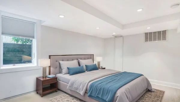 $3,695,000 | 20 Penny Lane, Hampton Bays, NY 11946