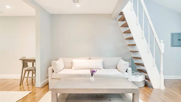 $3,695,000 | 20 Penny Lane, Hampton Bays, NY 11946