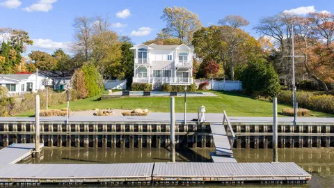 a view of yard with green space