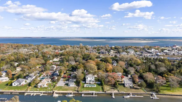 $3,695,000 | 20 Penny Lane, Hampton Bays, NY 11946