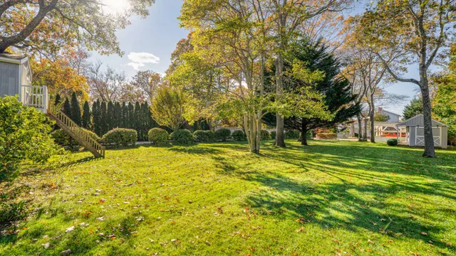 a view of a yard in front of the house