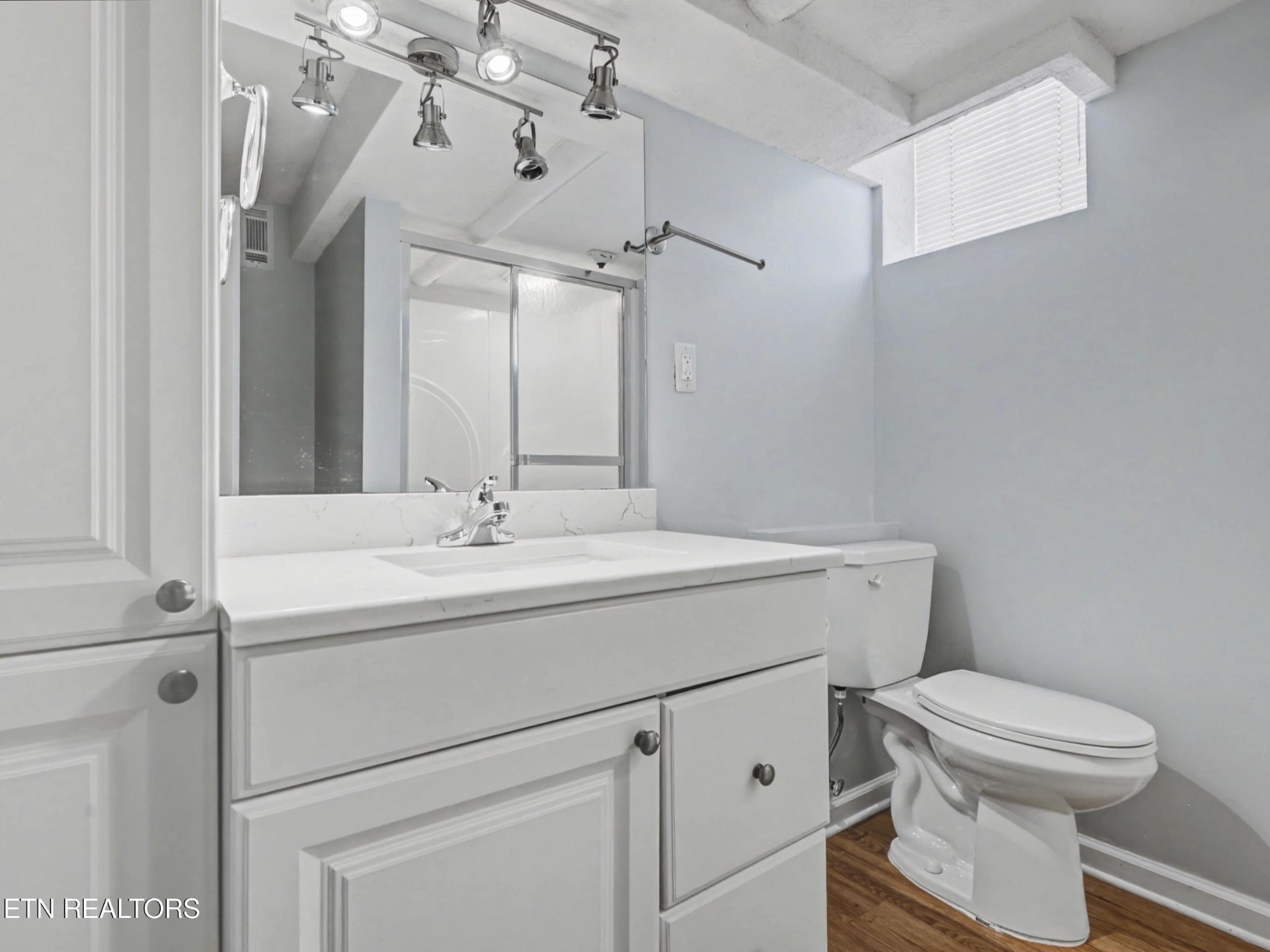 209 Wakefield Road Knoxville, TN 37922 - Photo 23 of 29 a bathroom with a sink toilet and shower