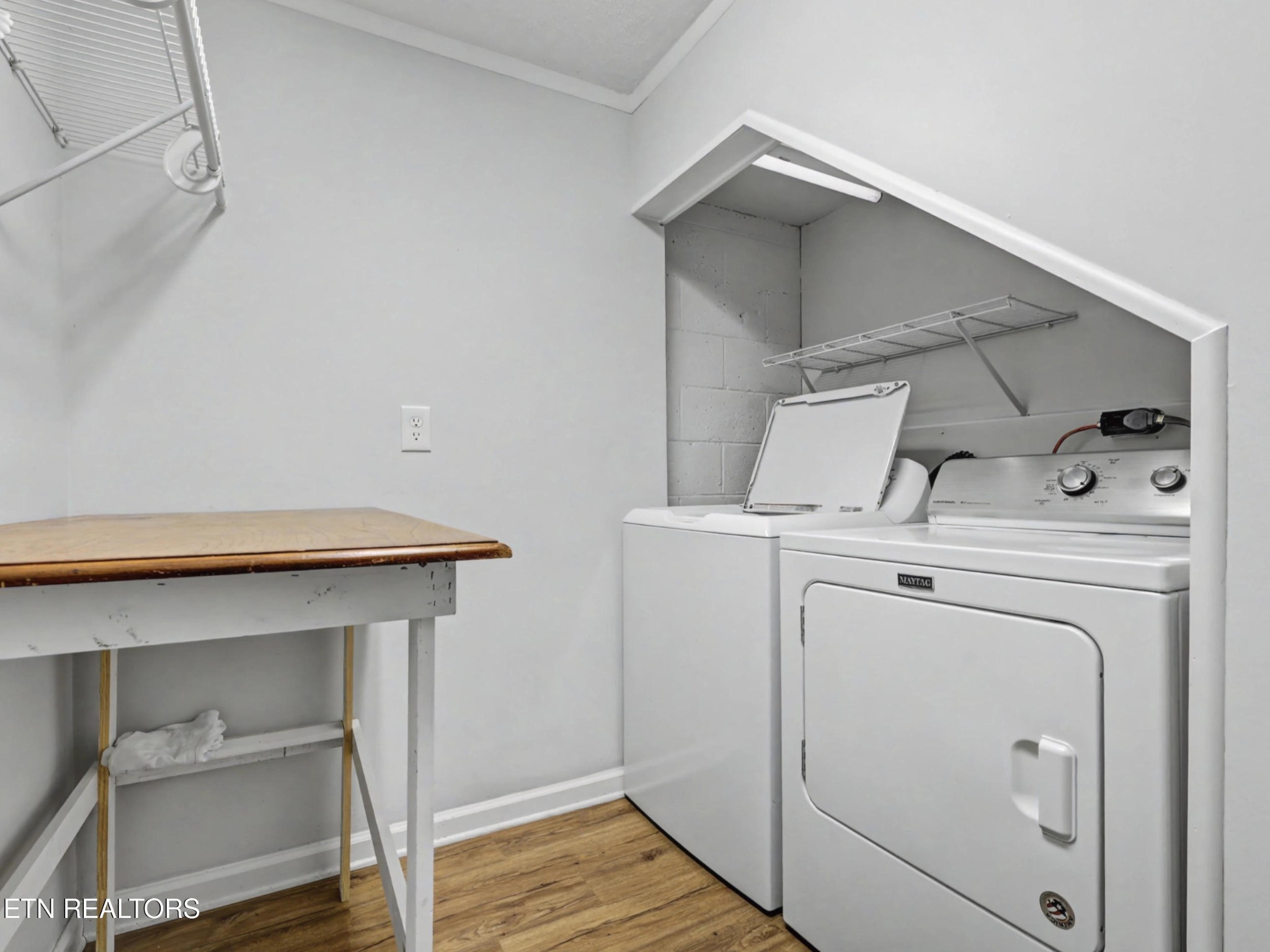 209 Wakefield Road Knoxville, TN 37922 - Photo 27 of 29 a utility room with dryer and washer