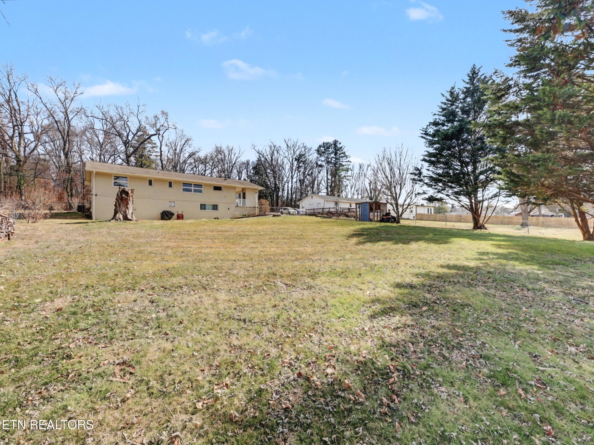 209 Wakefield Road Knoxville, TN 37922 - Photo 6 of 29 a view of a yard with a house