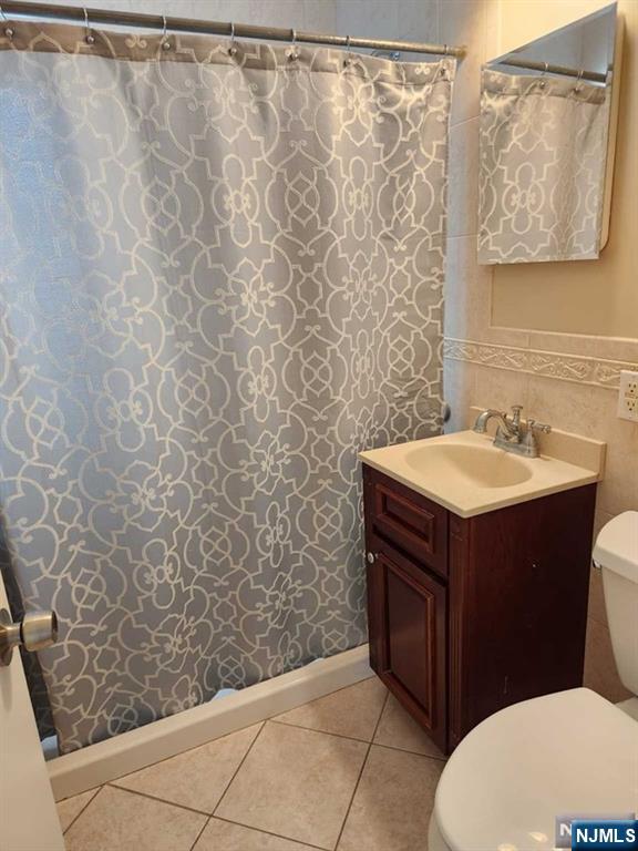 467 Spring Valley Road Paramus, NJ 07652 - Photo 7 of 20 a bathroom with a sink and a mirror
