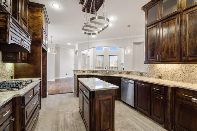 $785,000 | 917 Wood Hollow Way, DeSoto, TX 75115