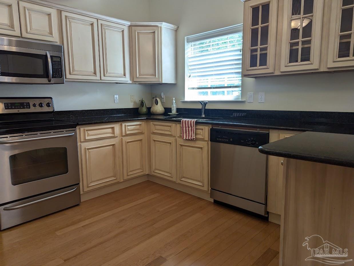 104 Raby Lane Pensacola, FL 32507 - Photo 8 of 37 Gallery Image 8