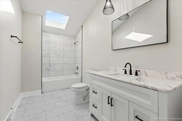 $330,000 | 17201 Bennett Avenue, South Holland, IL 60473