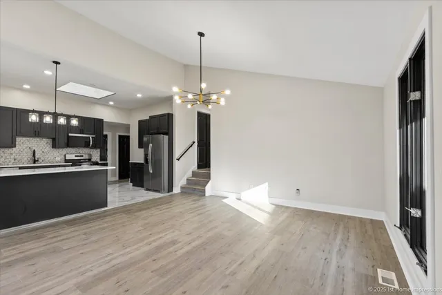 $330,000 | 17201 Bennett Avenue, South Holland, IL 60473