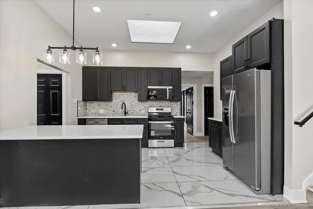 $330,000 | 17201 Bennett Avenue, South Holland, IL 60473