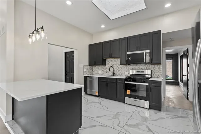 $330,000 | 17201 Bennett Avenue, South Holland, IL 60473