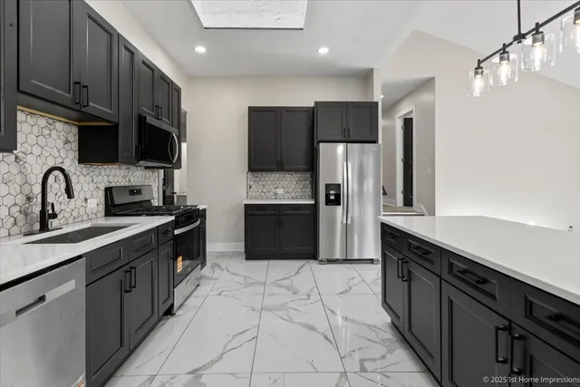 $330,000 | 17201 Bennett Avenue, South Holland, IL 60473