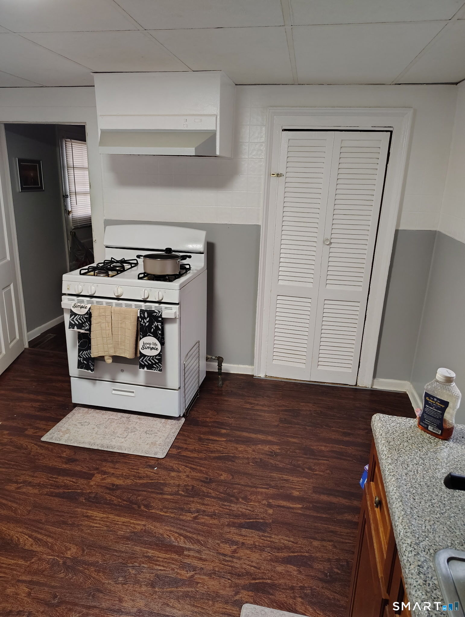 25 George Street Torrington, CT 06790 - Photo 27 of 34 a view of a stove with wooden floor
