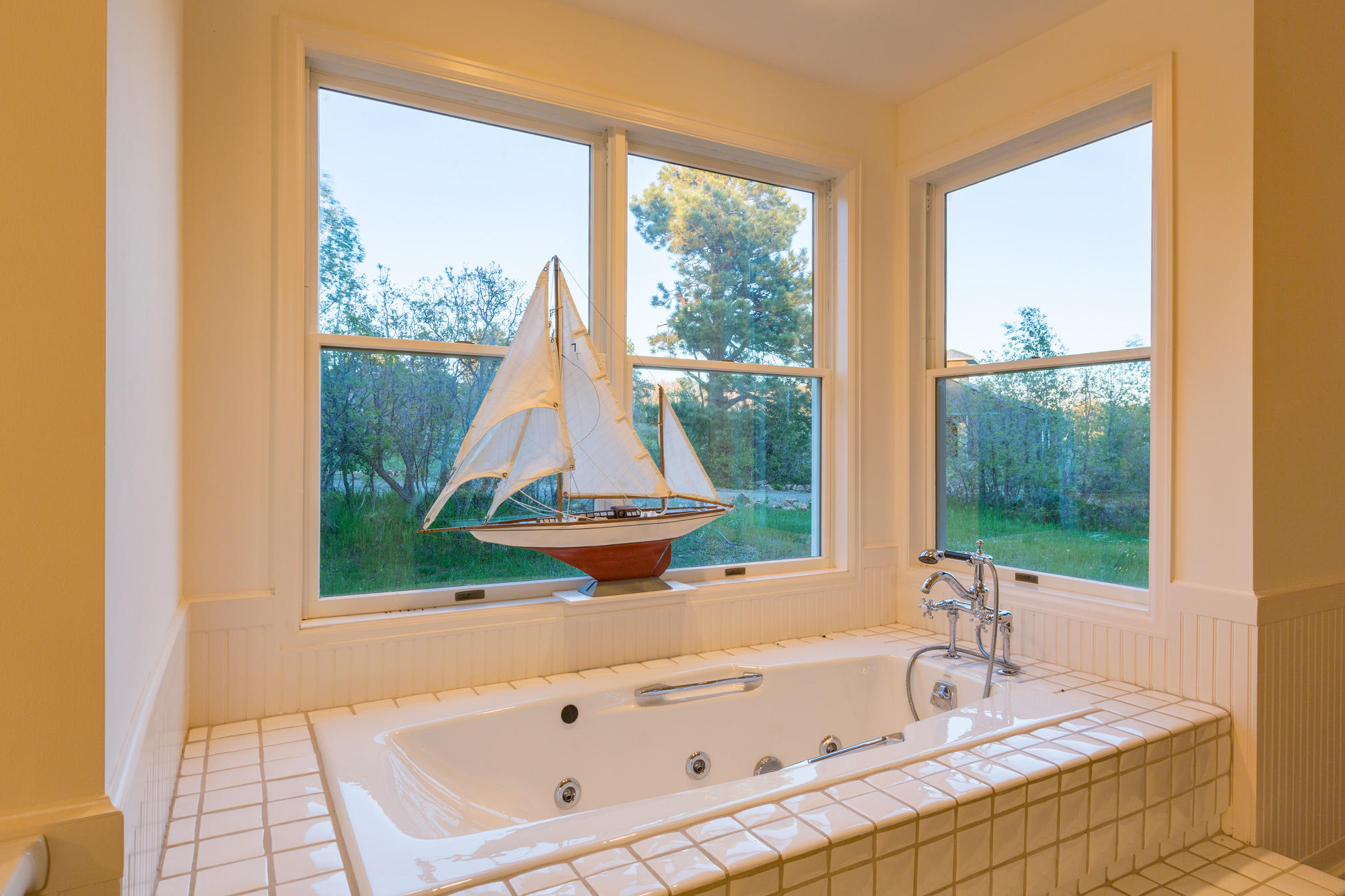 3289 Laughing Dog Road Placerville, CO 81430 - Photo 19 of 52 a bathroom with a bathtub and window
