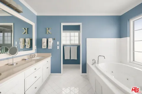 $1,279,000 | 1247 10th Street, Unit 4, Santa Monica, CA 90401