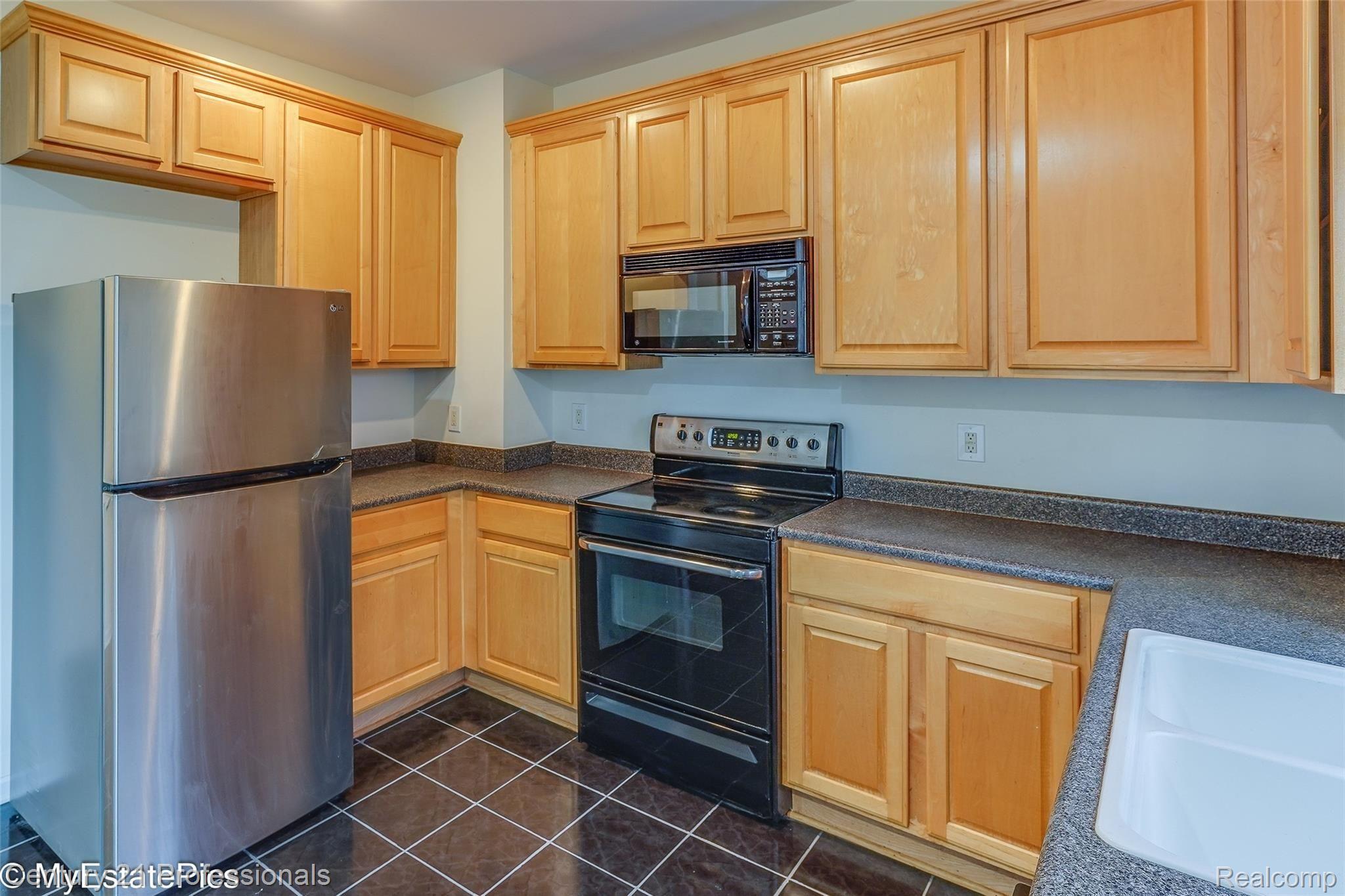 41651 Mitchell Road Novi, MI 48377 - Photo 15 of 41 41651 mitchell rd - novi-15.jpg
