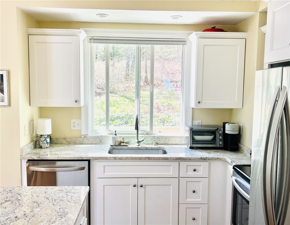 148 Ross Hill Road Charlestown, RI 02813 - Photo 10 of 40