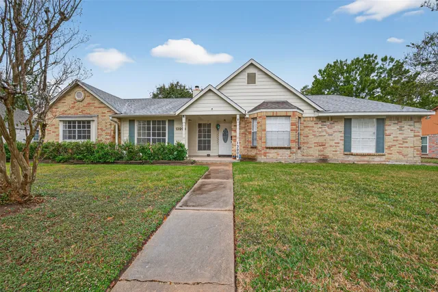 $1,750 | 13908 Cravenridge Drive, Houston, TX 77083
