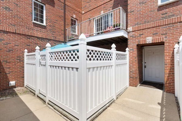 7 Conant Road, Unit 3 Winchester, MA 01890 - Photo 3 of 39 Gallery Image 3