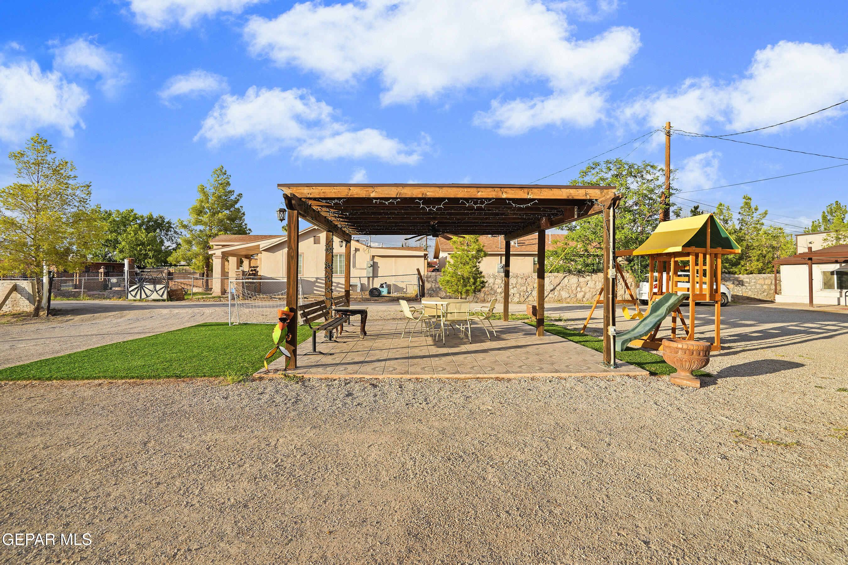 146 Croom Road El Paso, TX 79915 - Photo 28 of 54 a view of a basketball court